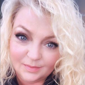 Meet your Posher, Roxanne